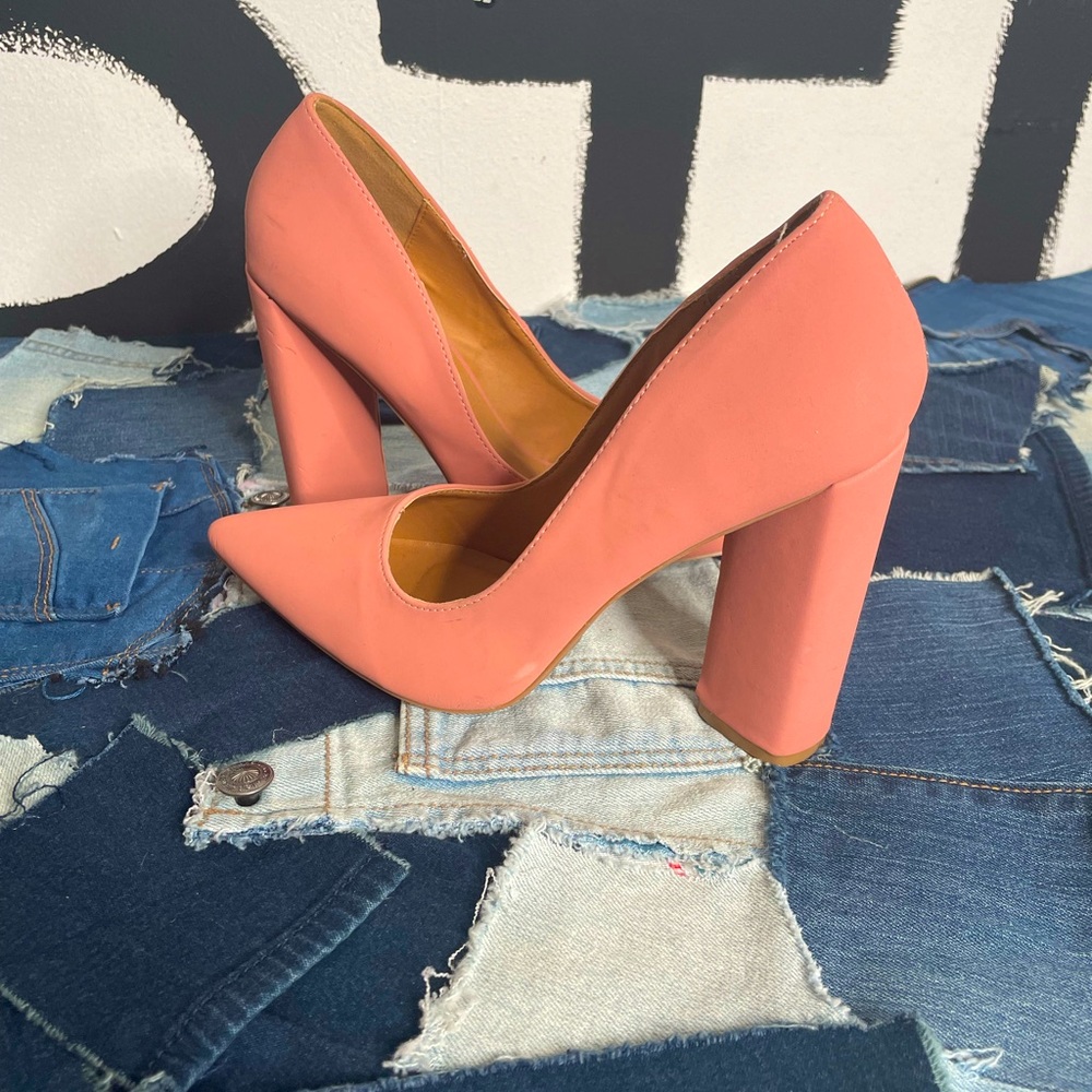 Blush closed pointy toe heal